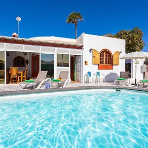 https://villa-palmira-puerto-del-carmen-lanzarote.in-canary-islands.com