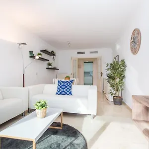 https://awesome-2-bedroom-apt-with-pool-and-parking-in-puerto.es-andalucia.com